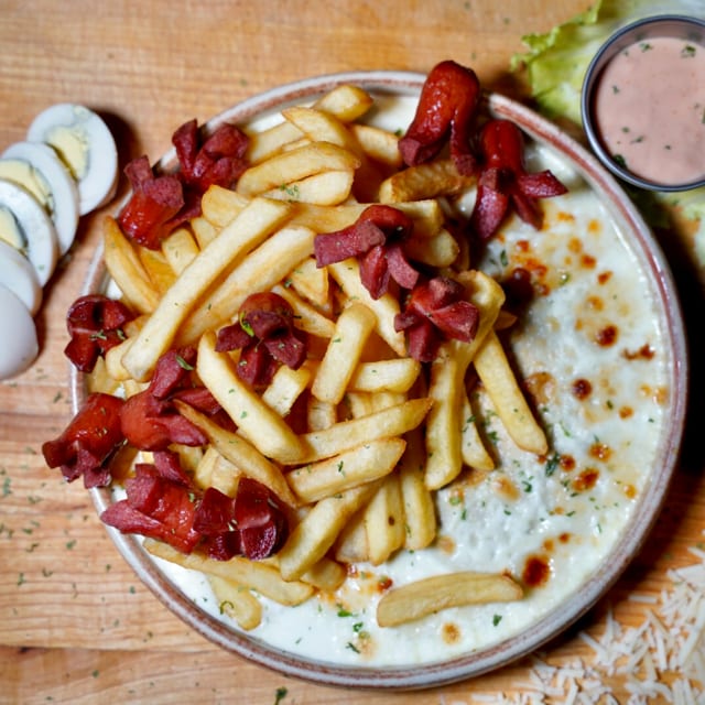 Salchipapas.